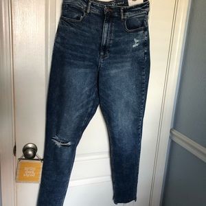 American Eagle High-Rise Mom Jeans